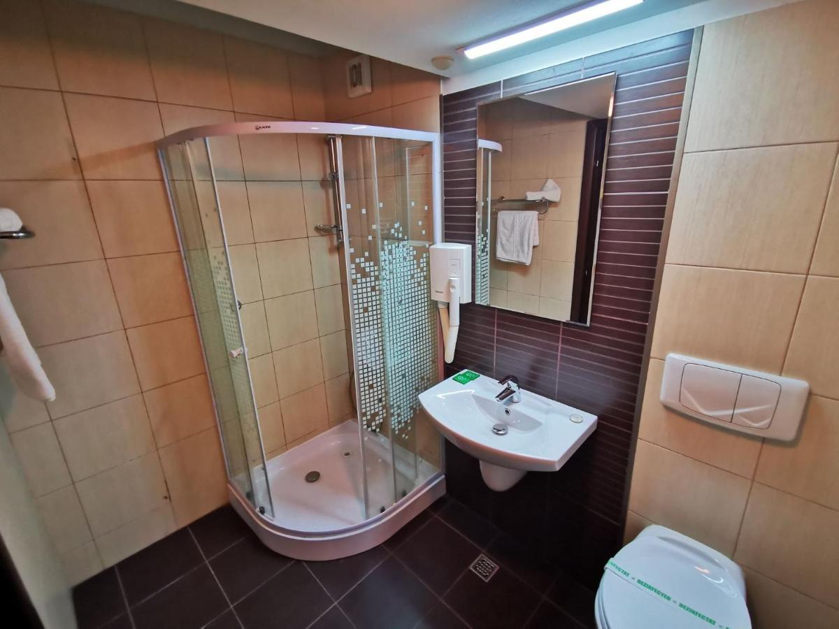 Hotel Severus Zalău Buitenkant foto